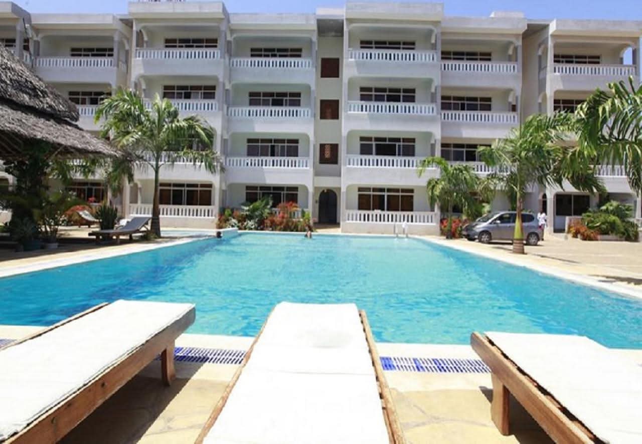 Infinity pool at Adia Gardens beachfront apartments, Shanzu, Mombasa